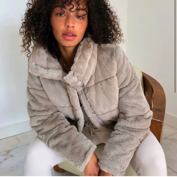 A&F Faux Fur Mini Puffer - Sz Small - Picture 1 of 3